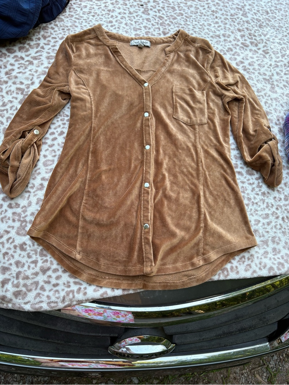 Almost Famous Size Large Fitted Brown Corduroy Velour Button Front Top